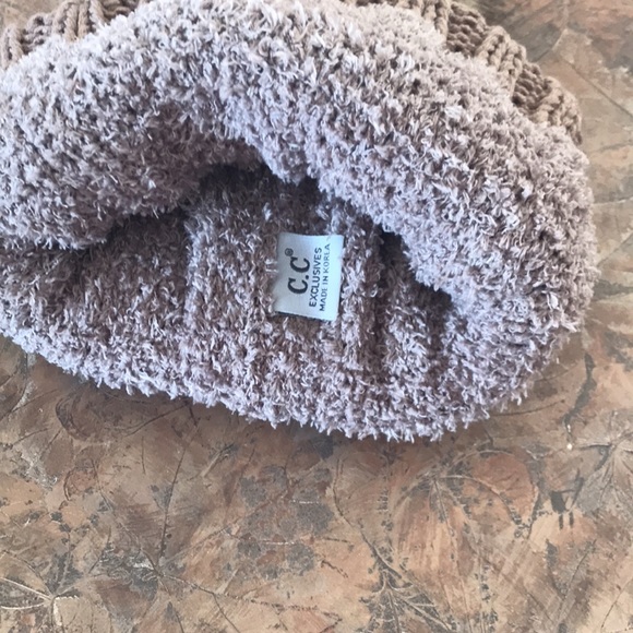 C.C women’s fuzzy fur pom beanie - Picture 6 of 9